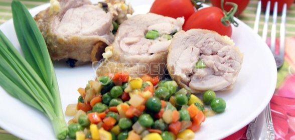 Куриные рулетики с черемшой и сыром