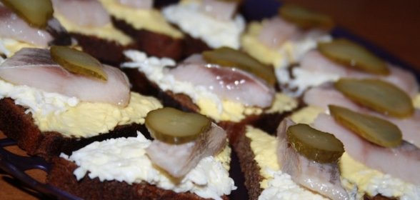 Бутерброды с сельдью и яйцом