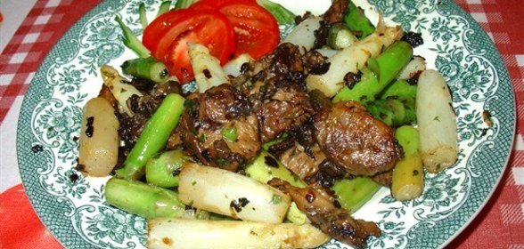 Соте из сморчков и спаржи с эстрагоном