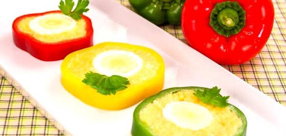 Перец, фаршированный сыром и яйцами