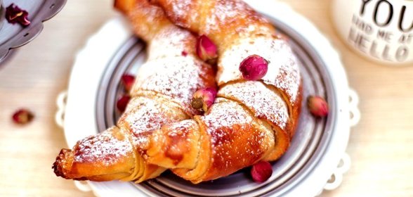 Круассаны с марципановой начинкой