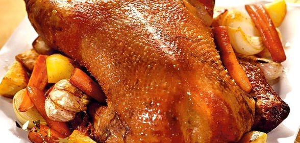 Рождественский гусь с овощами