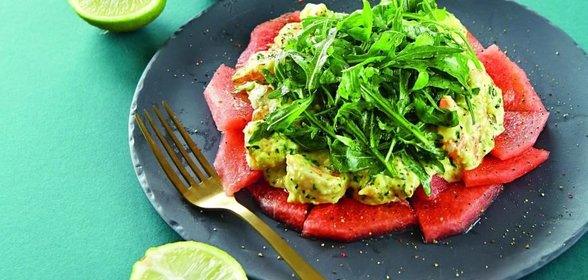 Салат из арбуза с креветками