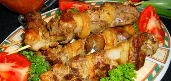Шашлык из куриной печени на сковороде