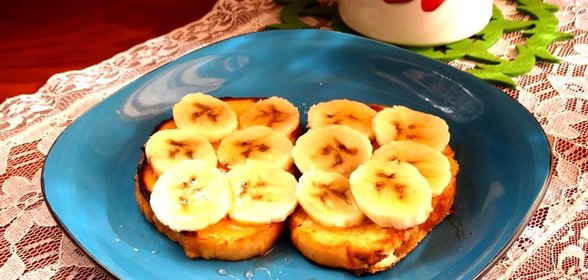 Йогуртовые гренки с бананом