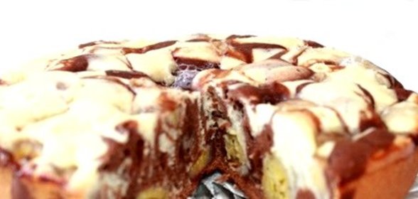 Шарлотка с бананами в мультиварке