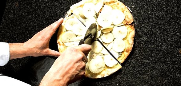 Пицца с голубым сыром и грушей