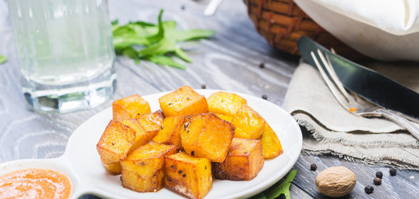 Запеченный картофель с чесночным маслом и пармезаном