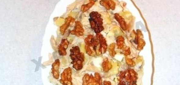 Салат ананас с курицей и грецкими орехами