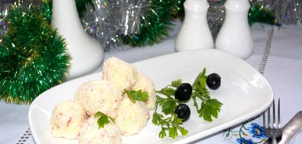 Новогодний салат Снежки из крабовых палочек