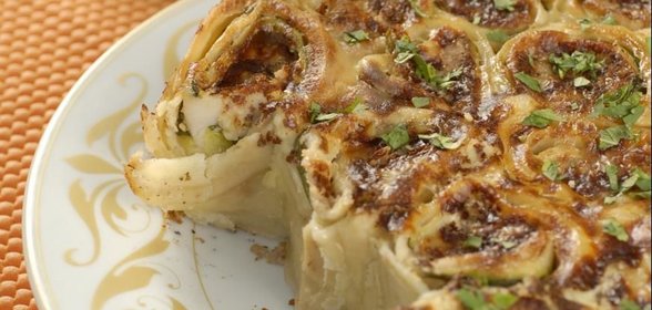 Горячая закуска с цукини и орехами