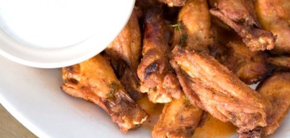 Куриные крылышки с карри и чесноком в пиве