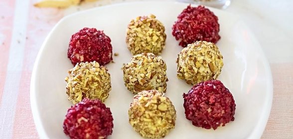 Сырные шарики с хлебными палочками
