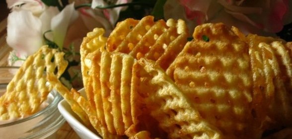 Картофельные чипсы на сковороде