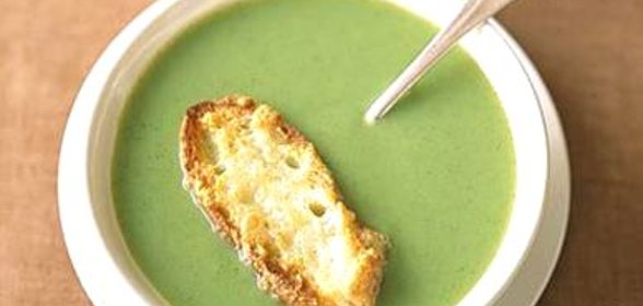 Суп из брокколи с сырными тостами