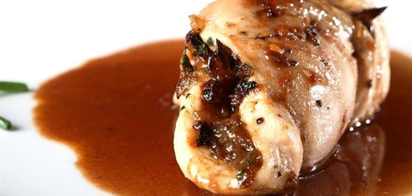 Маринованная курица со средне-острым красным соусом чили