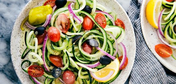 Овощной салат с оливками