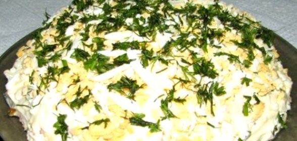 Салат с колбасным сыром