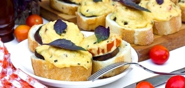 Бутерброды под сырно-базиликовой корочкой