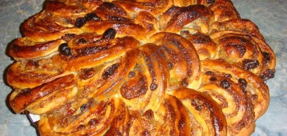 Дрожжевой рулет с изюмом Бабушкина салфетка