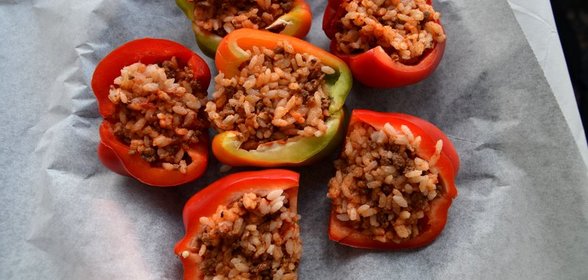 Сладкие перцы, запеченные с мясом и рисом