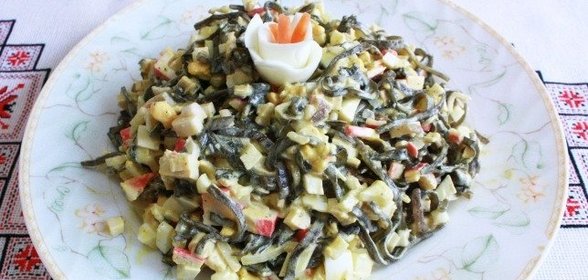 Салат с морской капустой и кукурузой