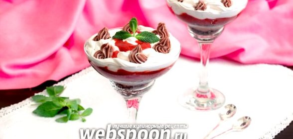 Клубничный десерт с рикоттой и сливками