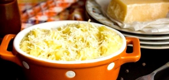 Картофельное пюре с пармезаном и мускатным орехом