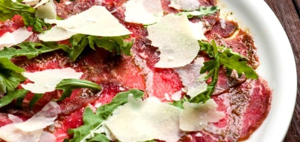 Карпаччо из говядины с трюфельным маслом