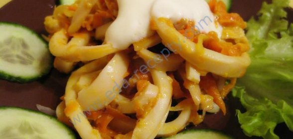 Салат с кальмарами и яйцом