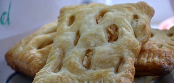 Слойки яблочные