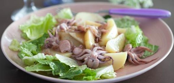 Салат из мини-осьминогов с картошкой