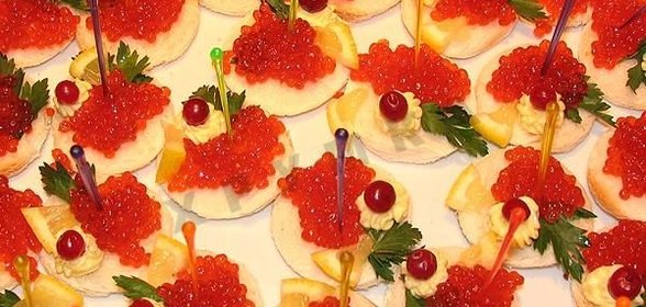 Канапе с семгой и икрой