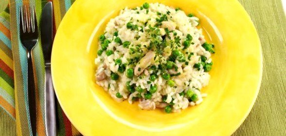 Рис с куриной печенью и зеленым горошком