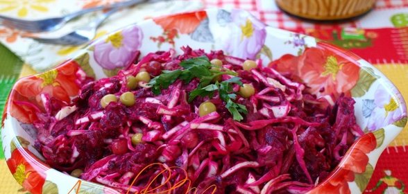 Овощной салат с говядиной и горошком