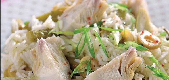 Зеленый салат с артишоками и рисом
