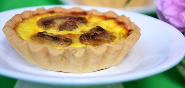 Мини тарты с грибами и пармезаном