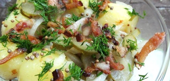 Салат с молодым картофелем и огурцом