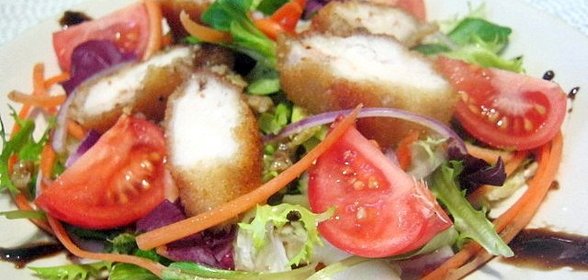 Салат с жареным филе грудки цыпленка