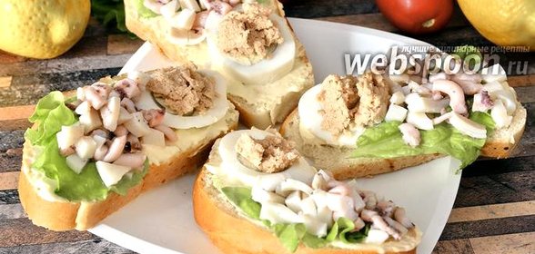 Бутерброды с осьминогами и икрой трески