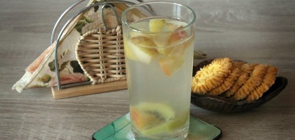 Яблочный компот с киви и лимоном