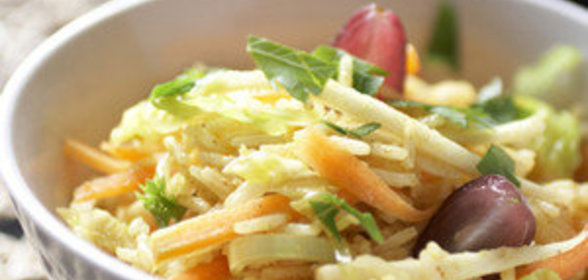 Рисовый салат с овощами и йогуртовой заправкой