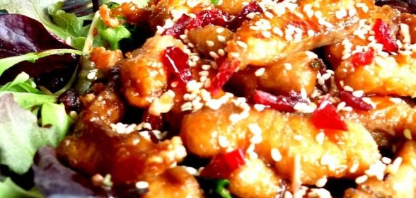 Праздничный легкий и теплый салат с семгой и пикантной заправкой