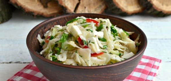 Салат из капусты с брынзой и свежими огурцами