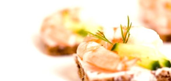 Брускетта с креветками