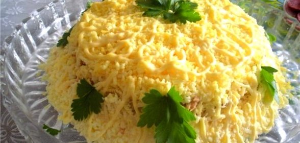 Слоеный салат с рыбными консервами