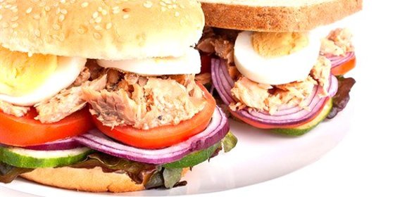 Бургеры из тунца с травяным майонезом