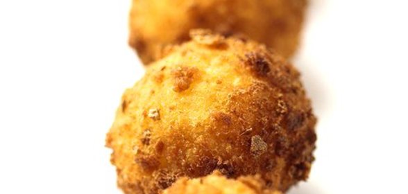 Сырные шарики в миндале