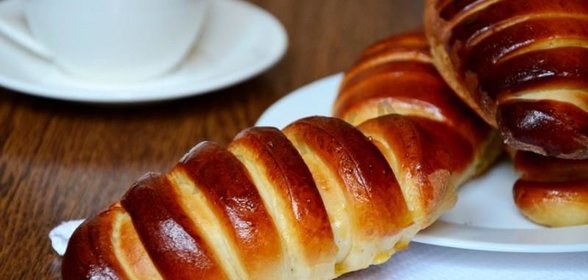 Дрожжевые булочки с заварным кремом