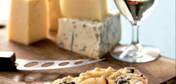 Пицца бьянка с грушей и 4 видами сыра